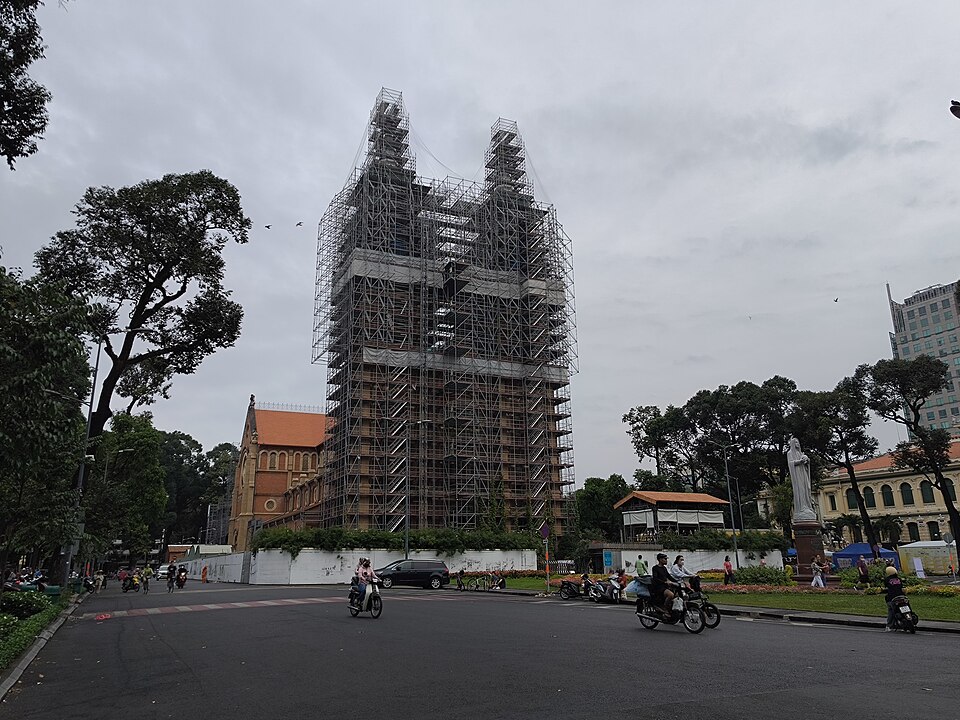 2023-12-10 Notre-Dame Cathedral Basilica of Saigon (Nhà thờ chính tòa Đức Bà Sài Gòn) 01